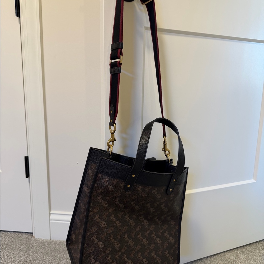 Coach Field Tote 30 Truffle Black - Picture 5 of 8